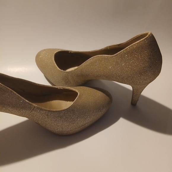 Fioni Brand Gold Sparkly Heels. Size 11. - Picture 6 of 9